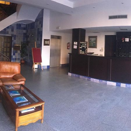 Hotel Perales ตาลาเวรา เดลา เรย์นา ภายนอก รูปภาพ