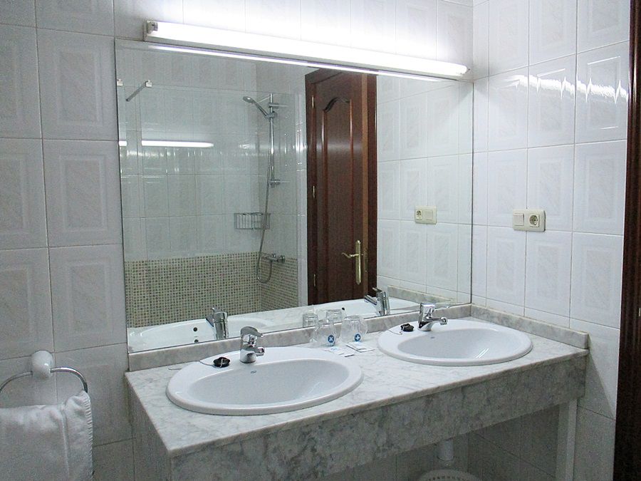 Hotel Perales ตาลาเวรา เดลา เรย์นา ภายนอก รูปภาพ