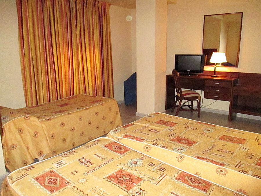 Hotel Perales ตาลาเวรา เดลา เรย์นา ภายนอก รูปภาพ