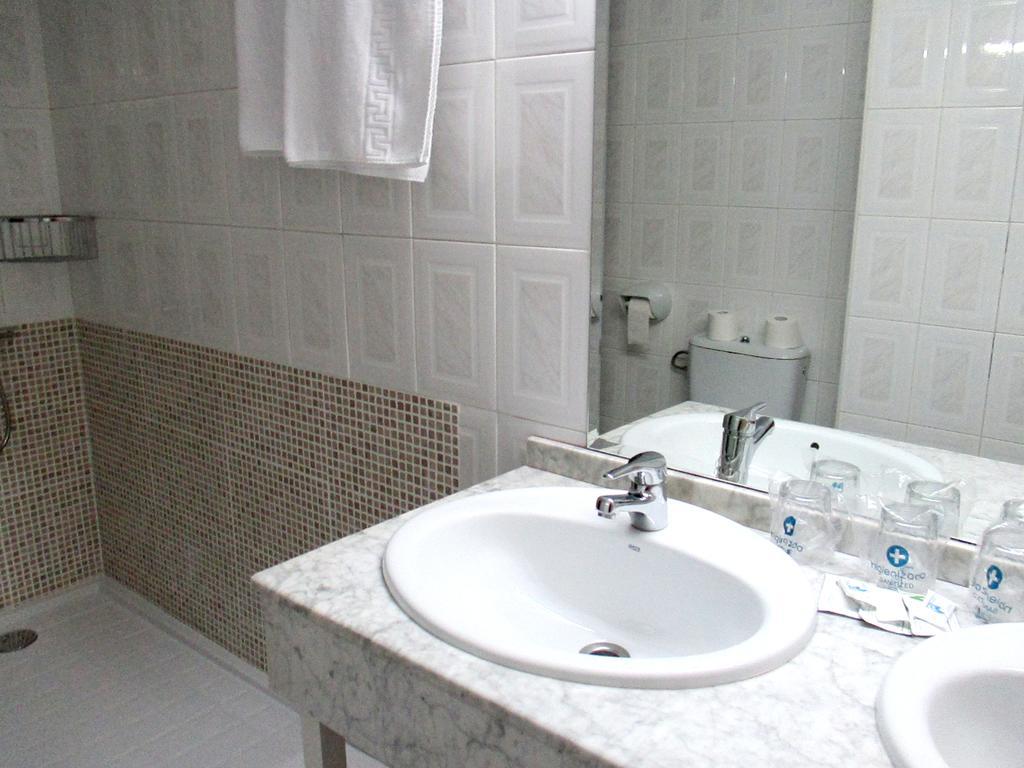 Hotel Perales ตาลาเวรา เดลา เรย์นา ภายนอก รูปภาพ