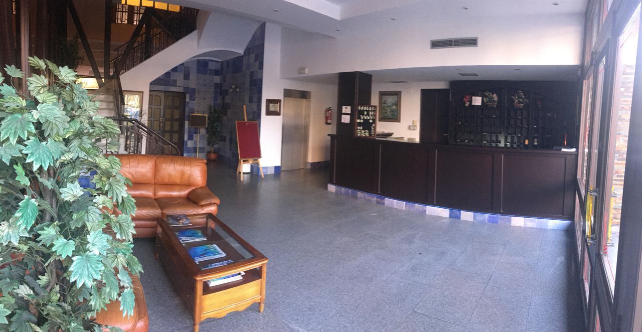 Hotel Perales ตาลาเวรา เดลา เรย์นา ภายนอก รูปภาพ