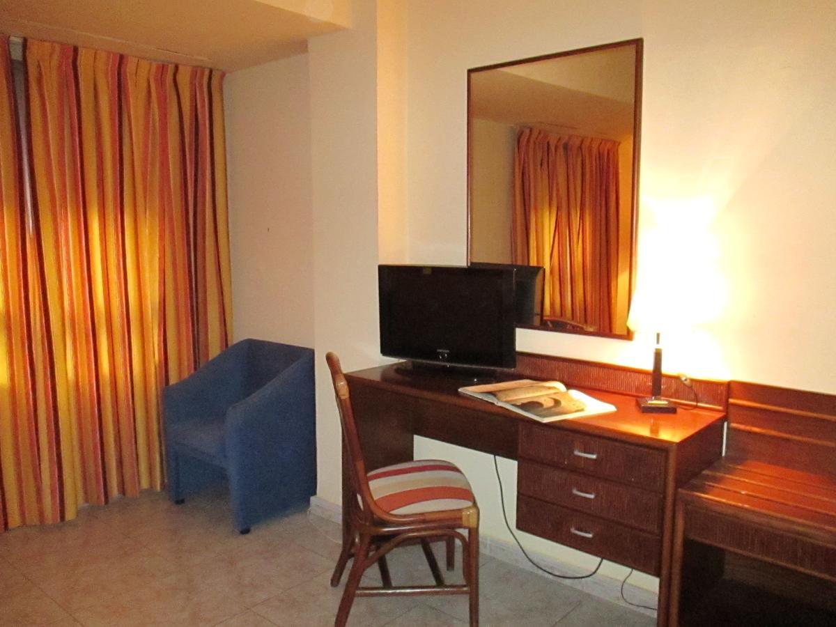 Hotel Perales ตาลาเวรา เดลา เรย์นา ภายนอก รูปภาพ