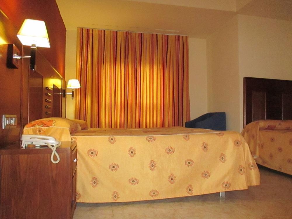 Hotel Perales ตาลาเวรา เดลา เรย์นา ภายนอก รูปภาพ